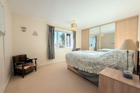 PRINCIPLE BEDROOM...