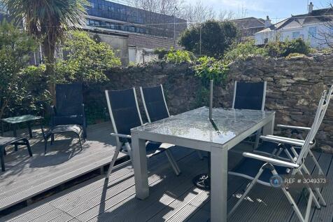 Fabulous Sunny Decked Garden