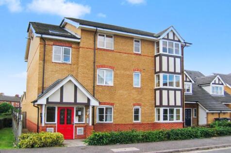 2-bed flat on Redwood Grove, Bedford, £995/mo