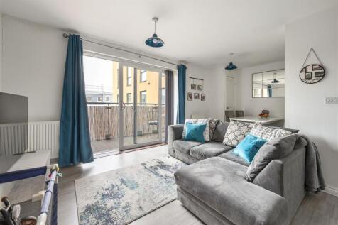 Chigwell Road, E18