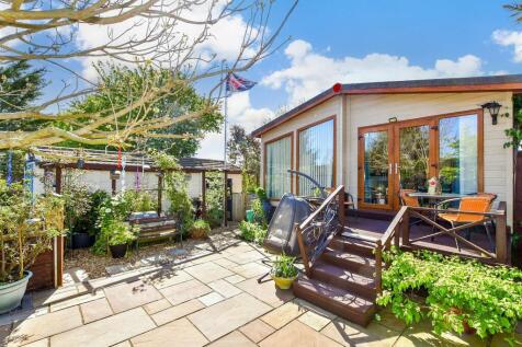 External Lifestyle Photograph 1