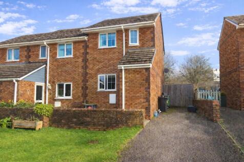 St Columb, TR9 - property photo