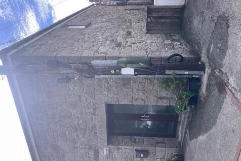 Access from quiet lane