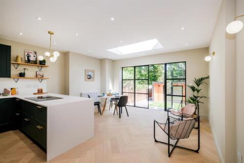 169 Peterborough Road furnished-12.jpg