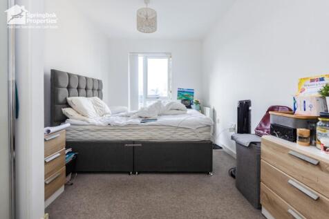 3 bed, 2 bath Apartment in Birmingham - Photo 10