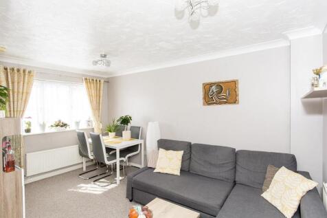 Gabor Close, Rugby photo 3