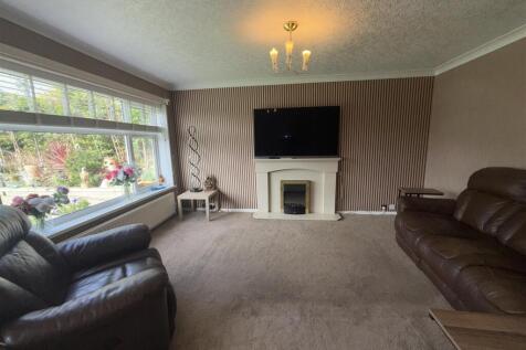 LOUNGE &amp; DINING AREA