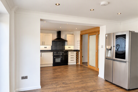 Highwoods Drive, Marlow Bottom, SL7 photo 3