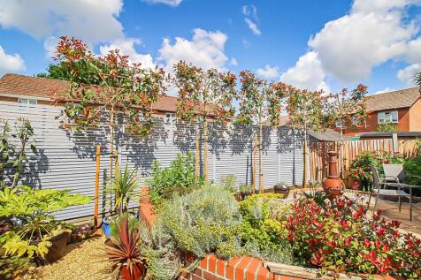 8 Topaz Grove, Waterlooville-Small-7.jpg