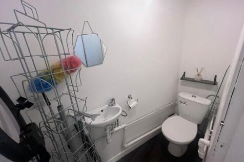 Commercial Property to rent Image 11
