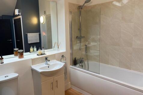 bathroom 2.jpg