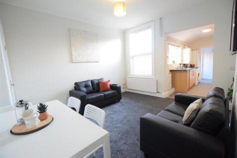 4-bed terraced on 27/28 - Nelthorpe Street - Student House, £1,820/mo