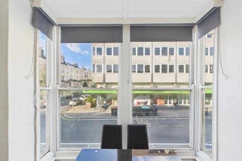 CAM04693G0-PR0106...