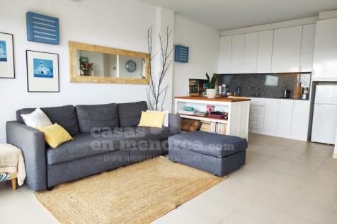 Apartment with sea views and private garden in Coves Noves