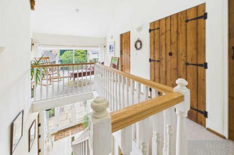 Stunning Galleried Landing