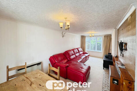 Moore Crescent photo 5