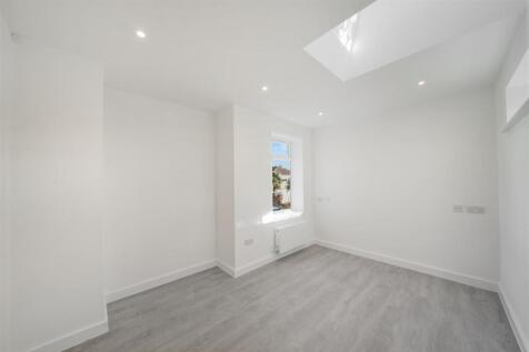 Hollycroft Avenue, Wembley photo 5