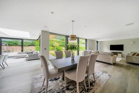 Old Avenue Close West Byfleet KT14 photo 3