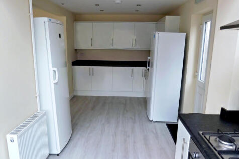 Kirfield_Drive_KItchen_003