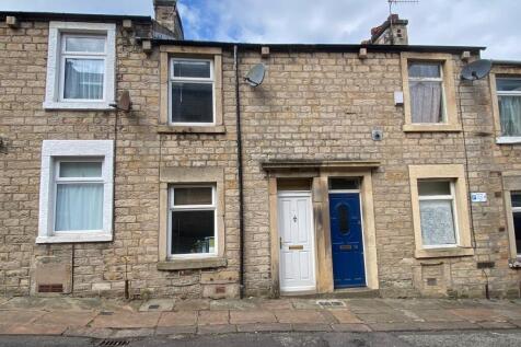 2-bed terraced on Denis Street, Lancaster, LA1, £950/mo