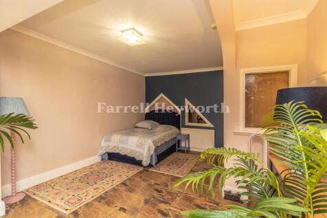 Living Room image 4
