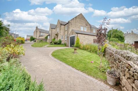 Front garden and street scene.jpg