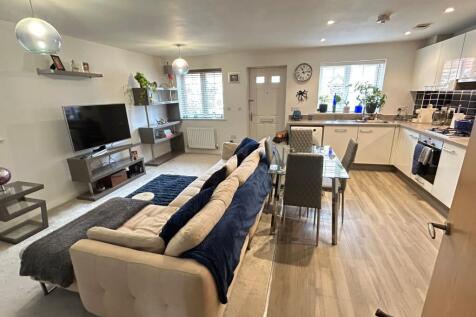 Lounge/Dine/Kitchen