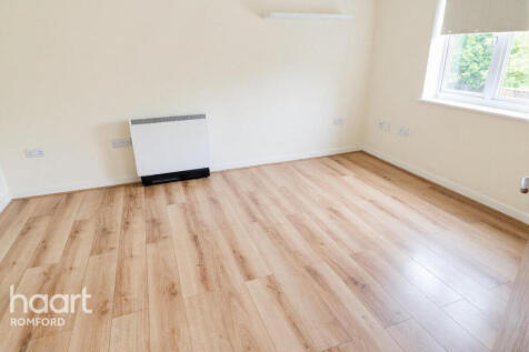 Hevingham Drive, Romford photo 3
