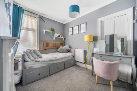 1384176-10-692587...