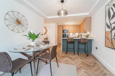 Centurion Apt 18-04.jpg