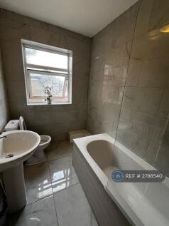 Upstairs Bathroom 