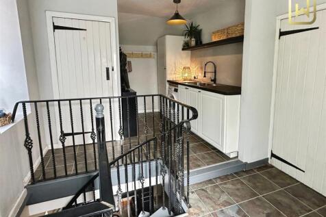 Entrance Hall / Utility Room