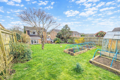 24 Rocks Park Road - Garden 2.png