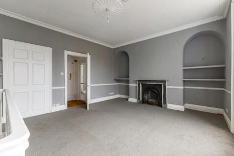 Sitting/Dining Room
