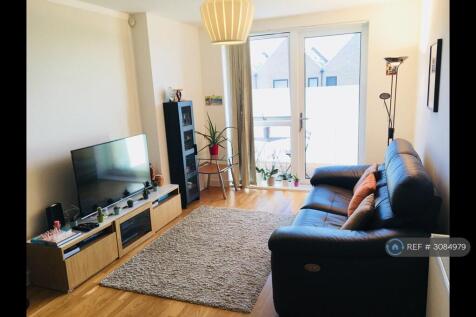 1-bed flat on Bathurst Square, London, N15, £1,975/mo