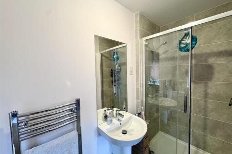 EN SUITE SHOWER ROOM