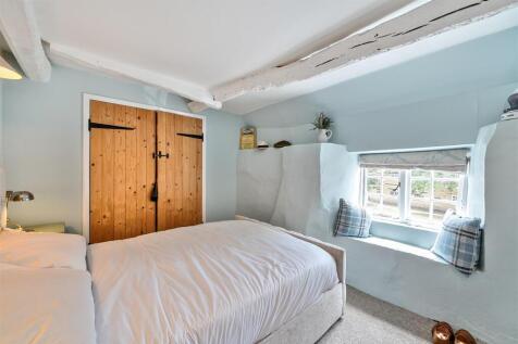 19 High Street, Greens Norton