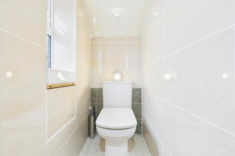 CAM03729G0-PR0172-STILL019