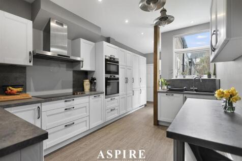 Kitchen 1.jpg