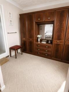 DRESSING ROOM WITH SHOWER