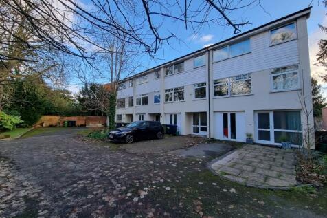 4-bed house on 14B Lillington Avenue, £2,300/mo