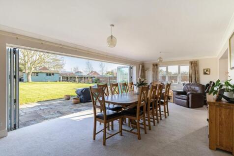 Dining Room/Garden