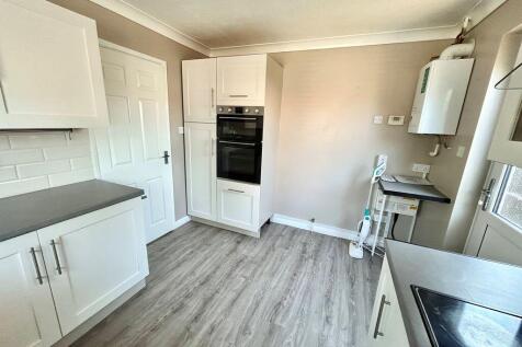 Shearwater Drive, Great Yarmouth photo 5