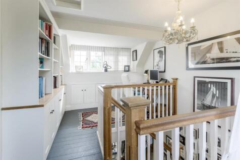 1 Knowle Hill, Hurley