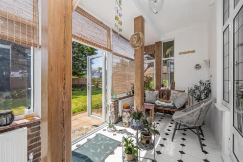 St Valerie Road, 19-017.jpg