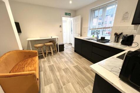 (COPY of) Deansgrove, Grimsby, DN32 photo 5