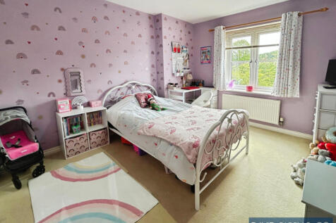 Modern Detached 4 Bedroom Property