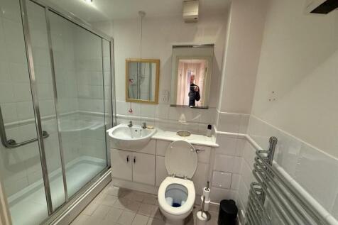 Bentjeman Court - Bathroom.jpeg