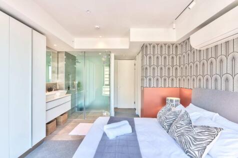 Bedroom 3 with en-suite bathroom on 3rd floor