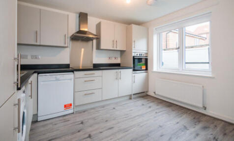 Lotus Crescent, Castleford, WF10 photo 4